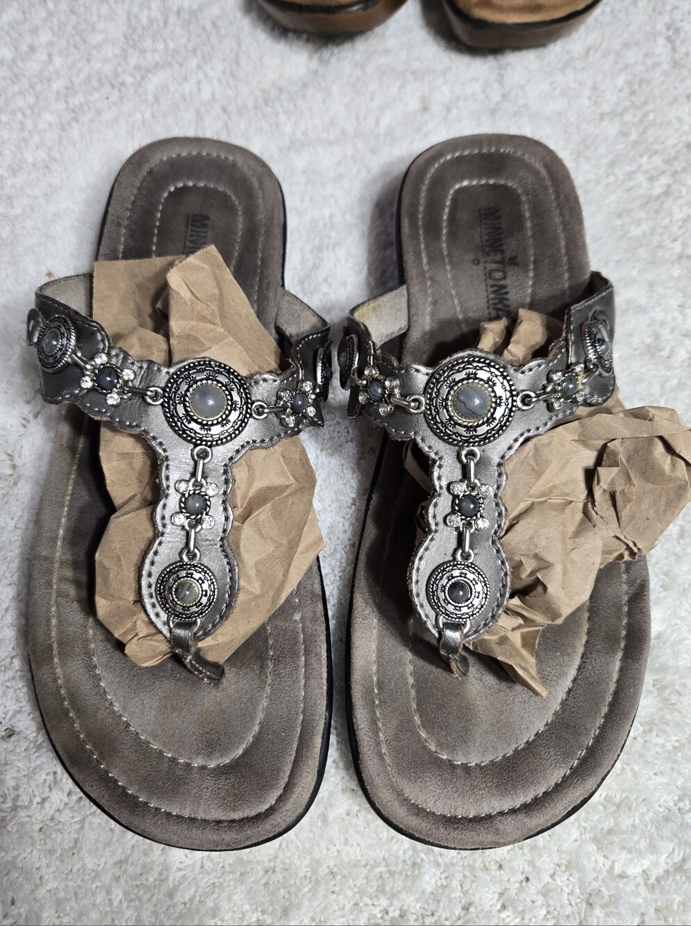 Minnetonka Pewter Women Thong Sandals Leather Sz 8